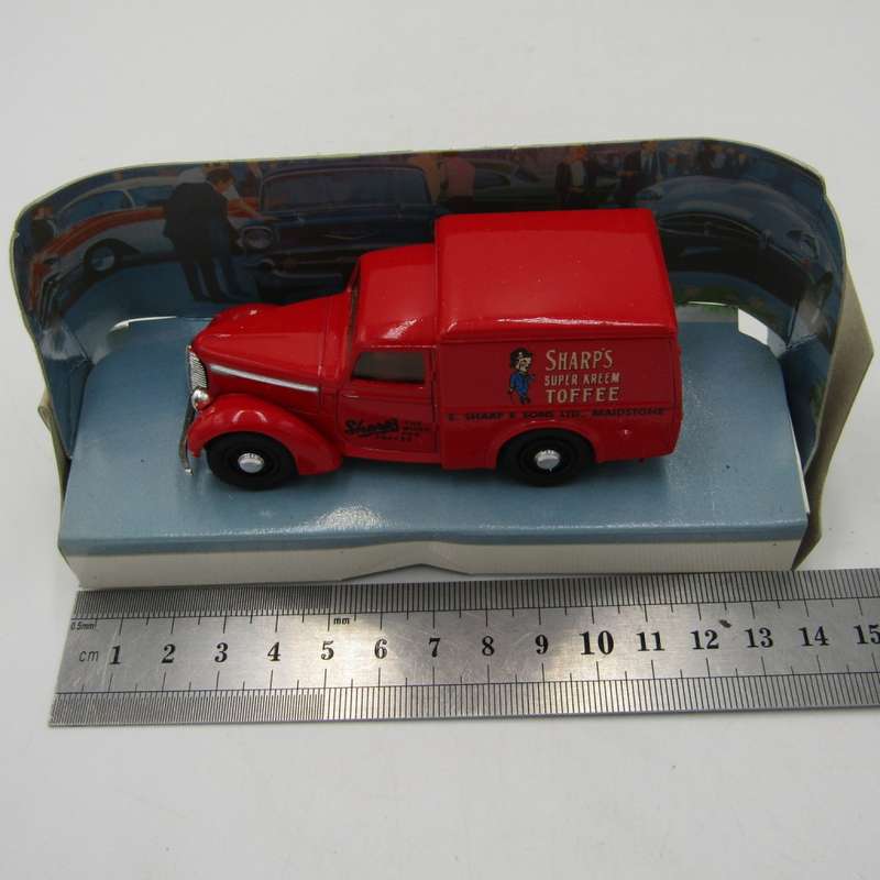 Matchbox Dinky 1948 commer 8 CWT van die-cast model car in box