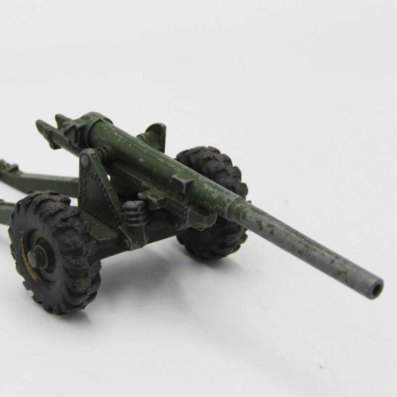 Meccano Dinky Toys #692 die-cast 5.5 Medium Gun model - hook broken