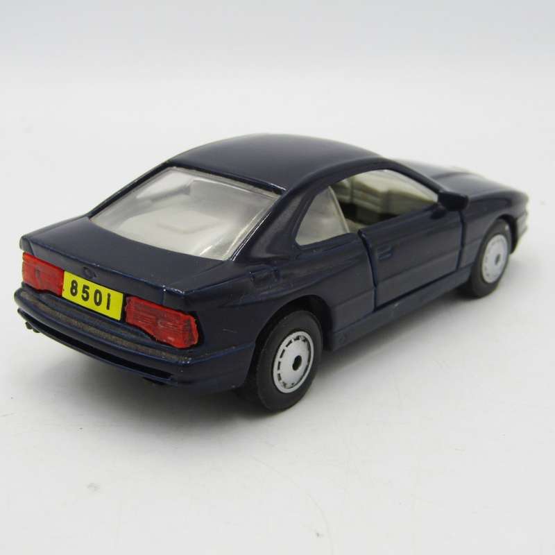 Maisto BMW 850i die-cast model car - scale 1/40