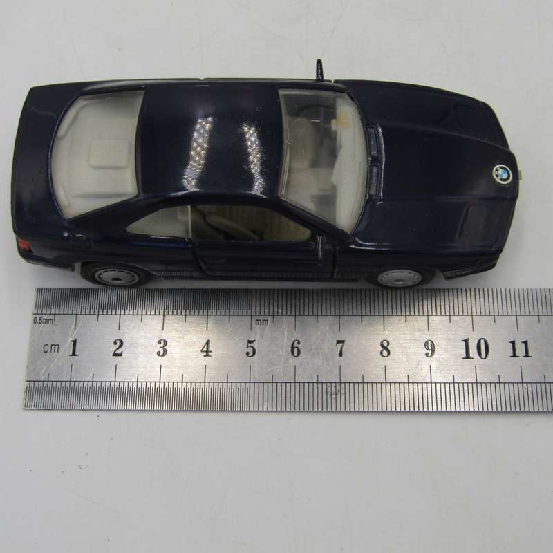 Maisto BMW 850i die-cast model car - scale 1/40