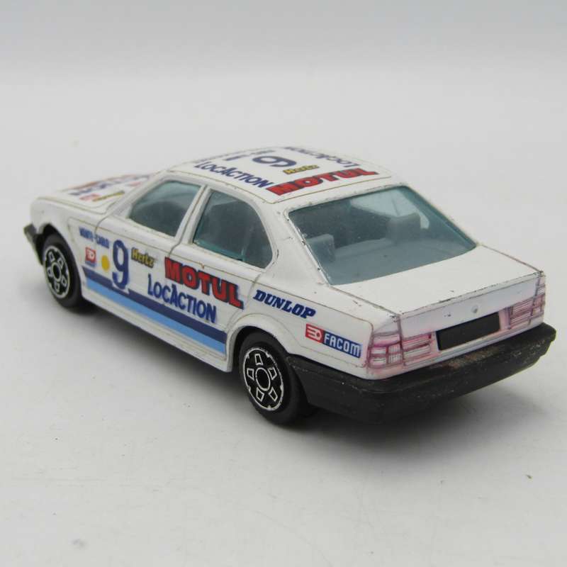 Bburago BMW 535i die-cast racing model car - scale 1/43