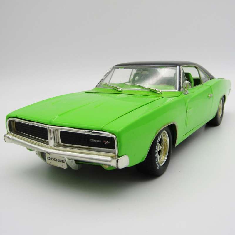 Maisto 1969 Dodge Charger R/T die-cast model car - scale 1/18