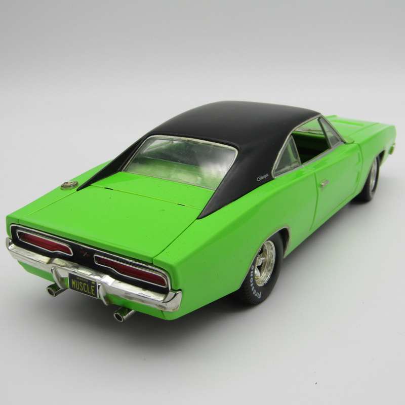 Maisto 1969 Dodge Charger R/T die-cast model car - scale 1/18