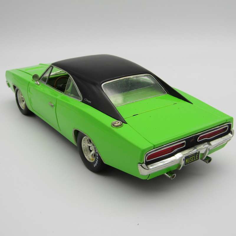 Maisto 1969 Dodge Charger R/T die-cast model car - scale 1/18