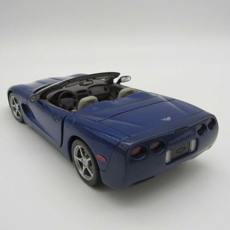 AutoArt Chevrolet Corvette die-cast model car - scale 1/18