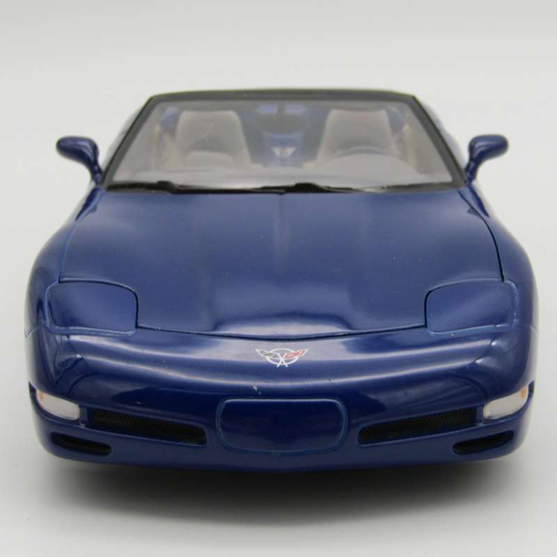 AutoArt Chevrolet Corvette die-cast model car - scale 1/18
