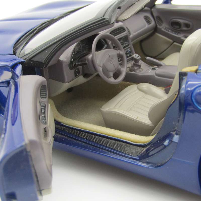 AutoArt Chevrolet Corvette die-cast model car - scale 1/18
