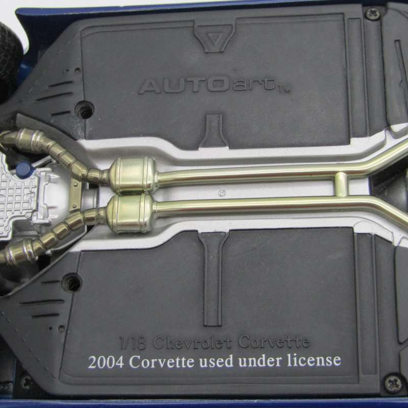AutoArt Chevrolet Corvette die-cast model car - scale 1/18
