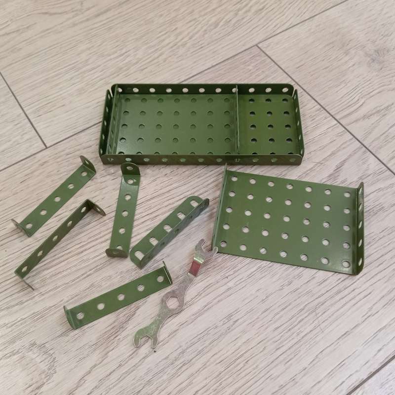 JEP Kit series No.4 science set to build military vehicles -  not complete