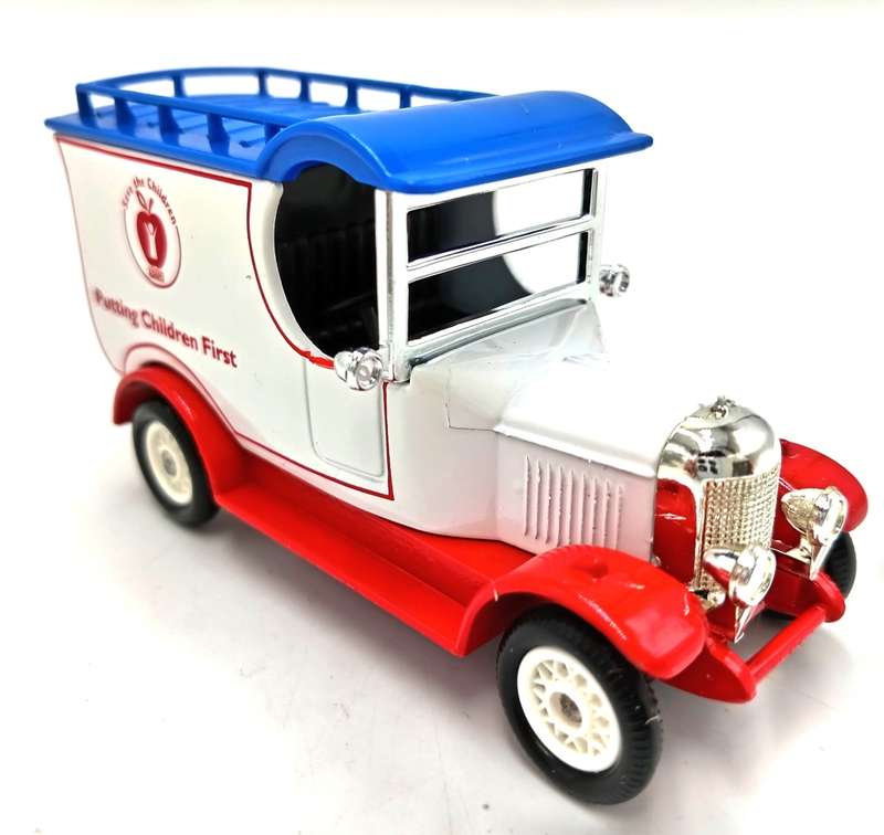 Lledo Morris van with Adams childrenswear specialist advertising in box