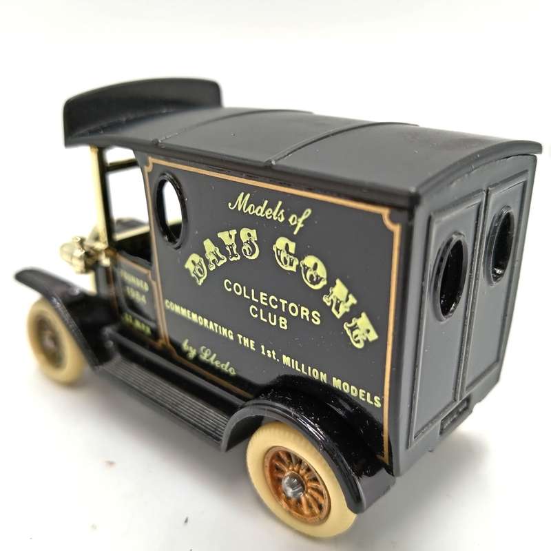 Lledo Days Gone Model T Ford - Days gone collectors club in box with figurines