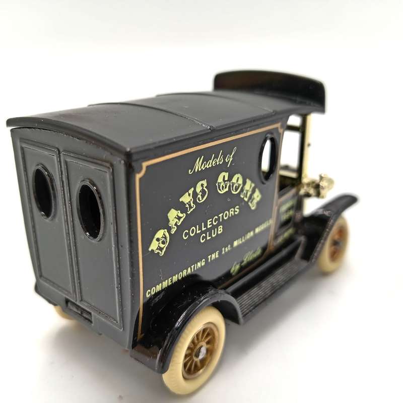 Lledo Days Gone Model T Ford - Days gone collectors club in box with figurines