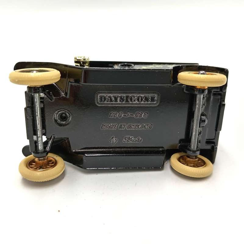 Lledo Days Gone Model T Ford - Days gone collectors club in box with figurines