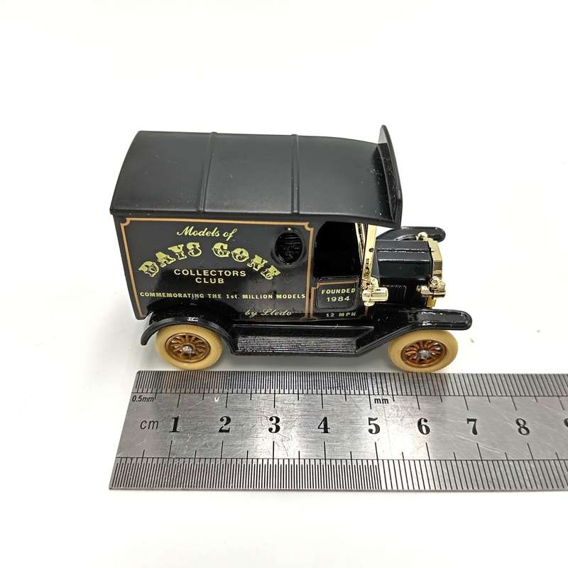 Lledo Days Gone Model T Ford - Days gone collectors club in box with figurines