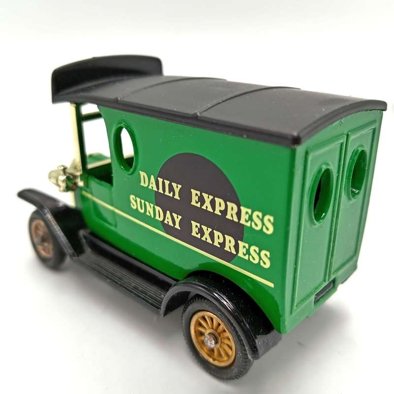 Lledo Days Gone Ford model T van Daily Express Sunday express in box