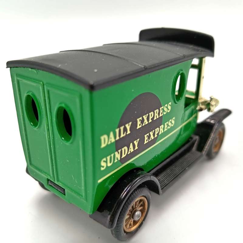 Lledo Days Gone Ford model T van Daily Express Sunday express in box