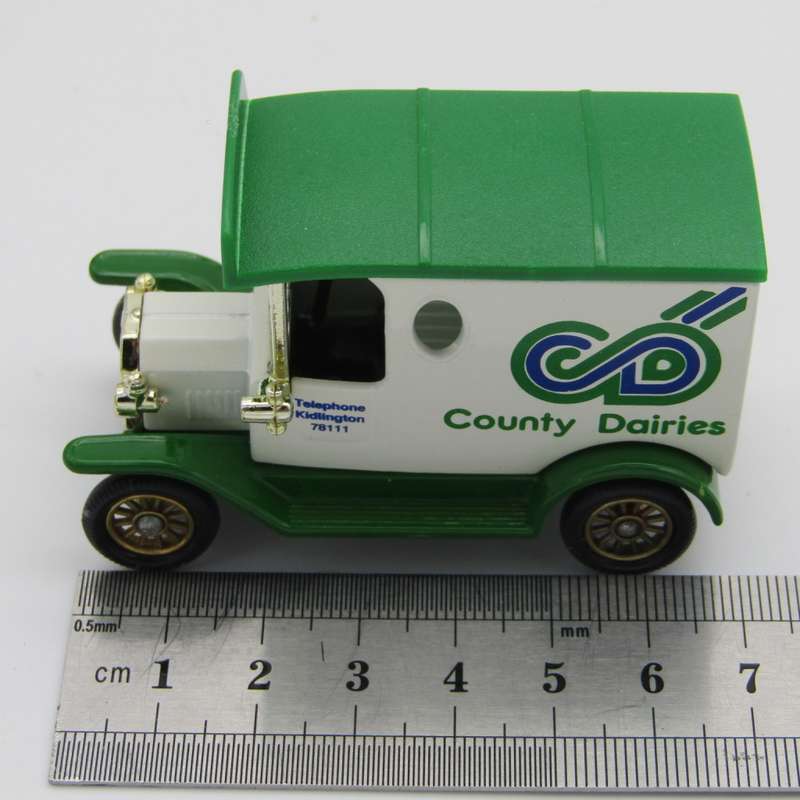 Lledo Ford Model T Country Dairies delivery van in box