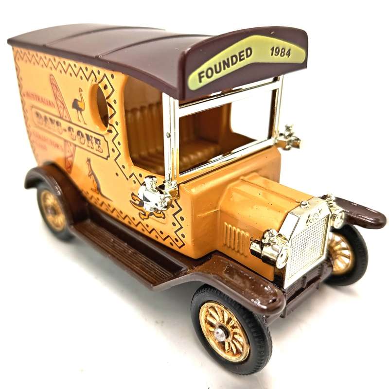 Lledo Ford model T 1984 collectors club Days Gone delivery van in box