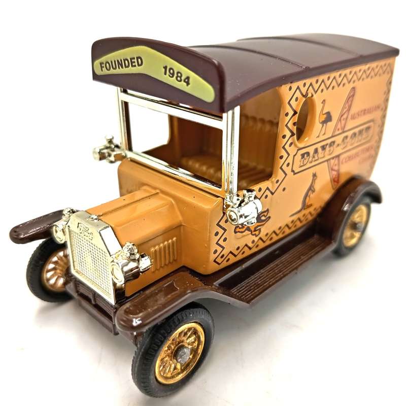 Lledo Ford model T 1984 collectors club Days Gone delivery van in box