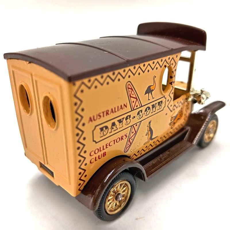 Lledo Ford model T 1984 collectors club Days Gone delivery van in box