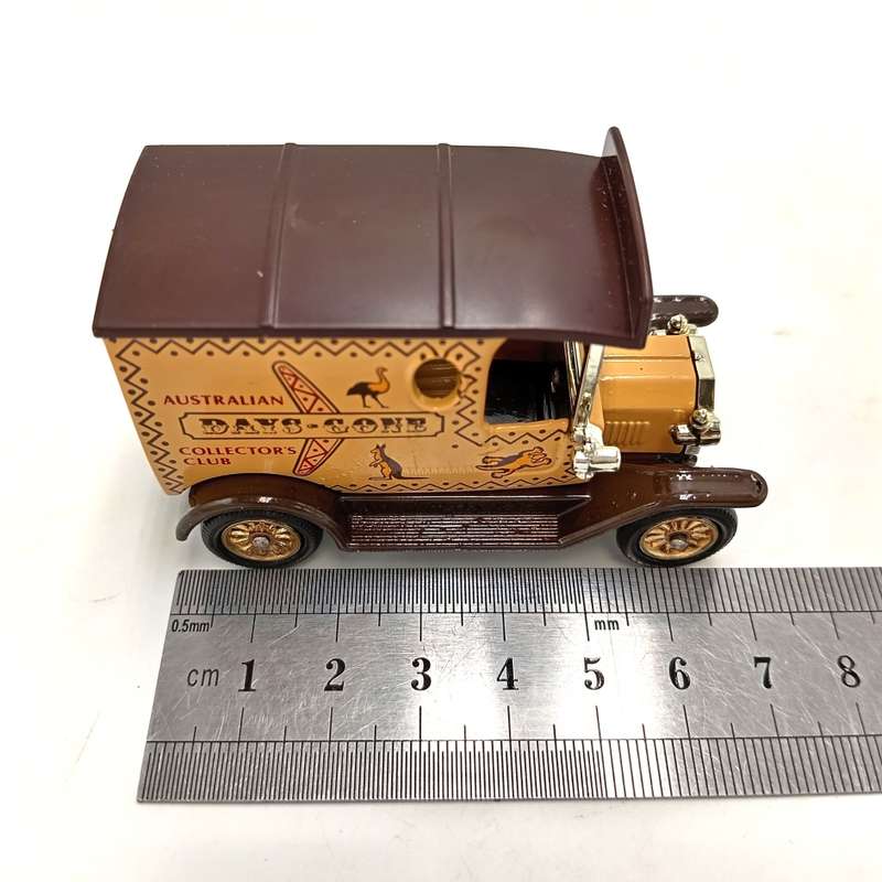 Lledo Ford model T 1984 collectors club Days Gone delivery van in box