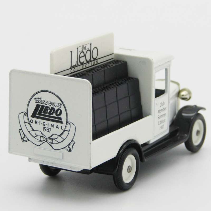 Lledo Chevrolet delivery van Club member Summer edition 1987 model car in box