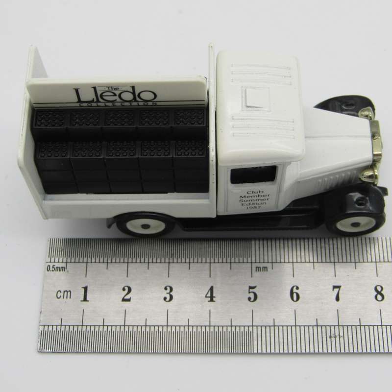Lledo Chevrolet delivery van Club member Summer edition 1987 model car in box