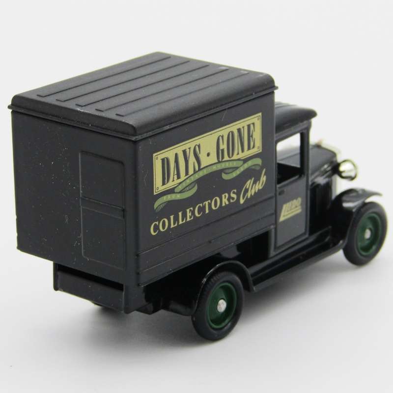 Lledo Chevrolet van 1993 collectors club model car in box