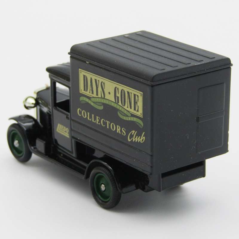 Lledo Chevrolet van 1993 collectors club model car in box