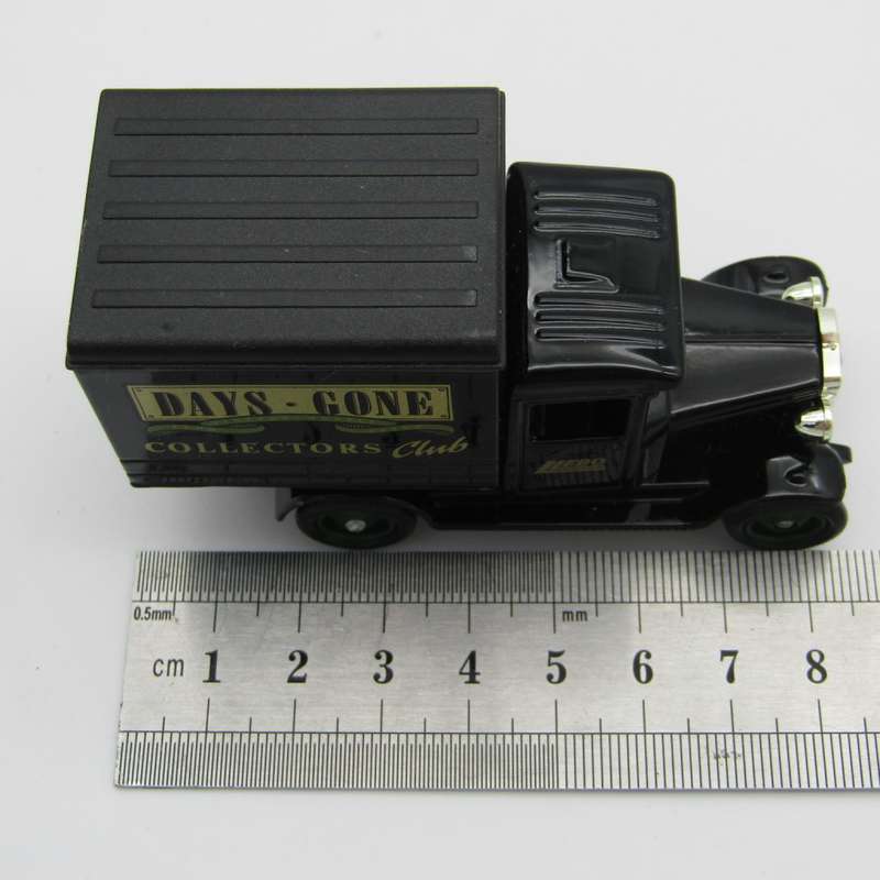 Lledo Chevrolet van 1993 collectors club model car in box