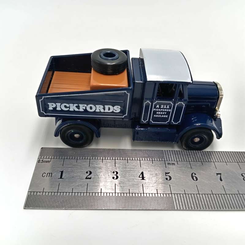 Lledo 1937 Scammell tractor Pickfords delivery truck model car in box