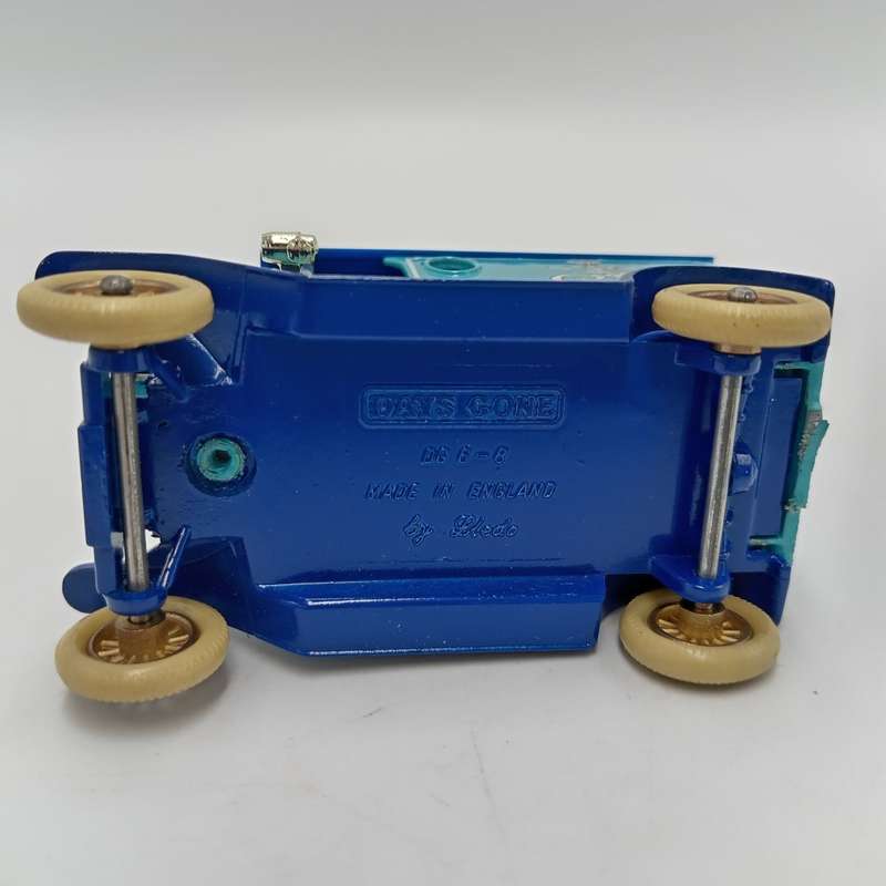 Lledo Ford model T advertisement die-cast van - Lindt - in box