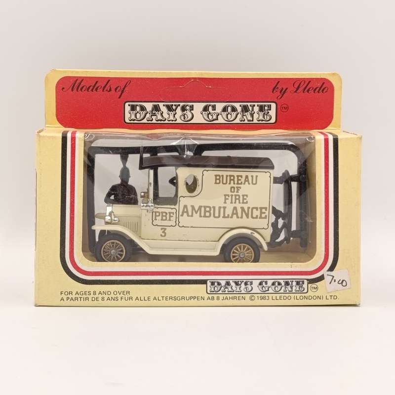 Lledo Ford Model T Bureau of Fire ambulance in box with figurines