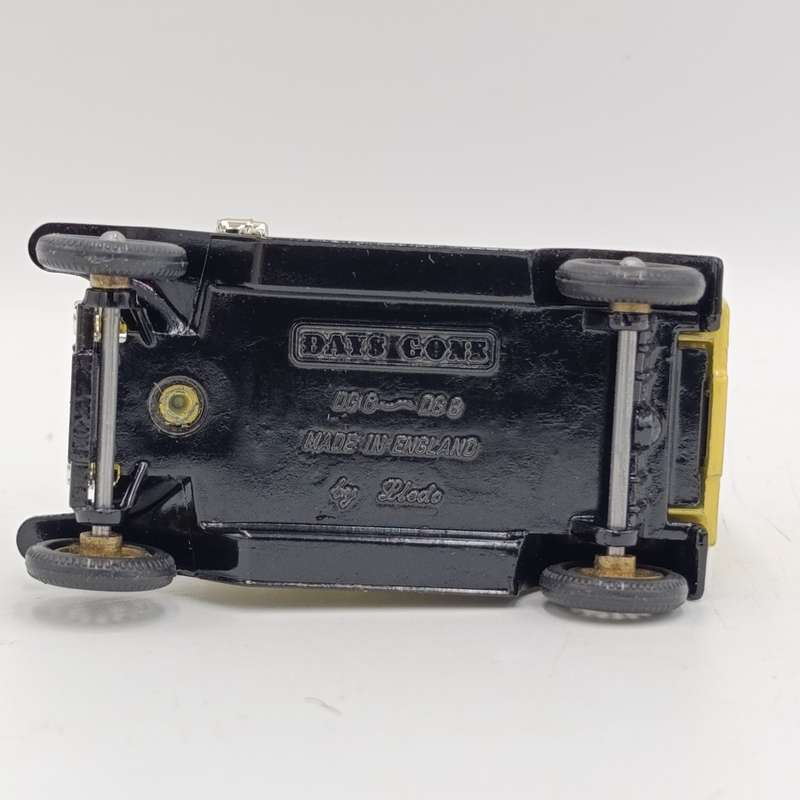 Lledo Ford model T advertisement van - Yorkshire `Evening Post` - in box with figurines