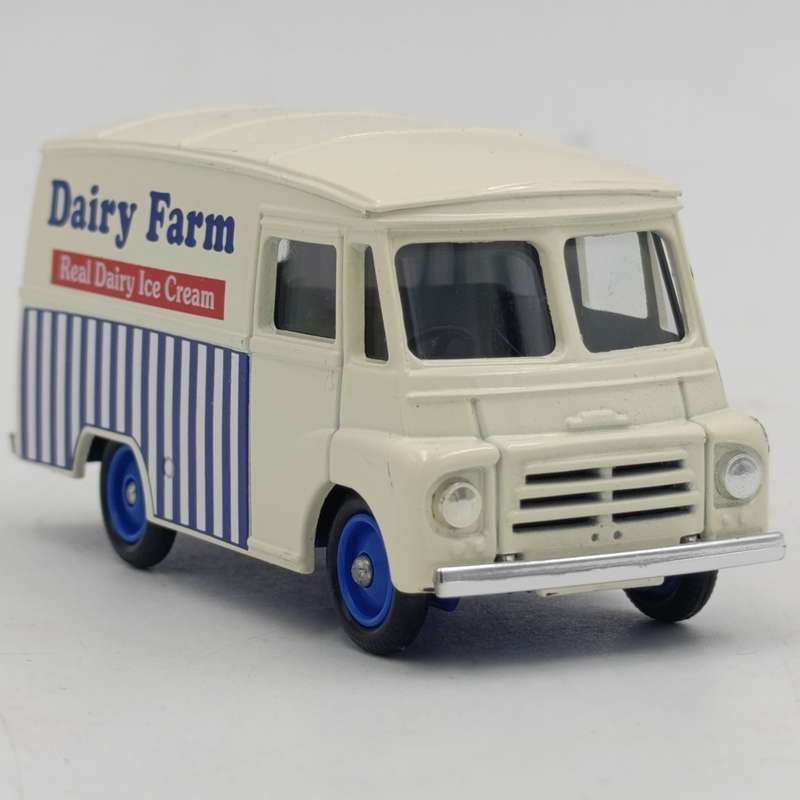 Lledo 1959 Morris LD 150 Dairy Farm die-cast delivery van model car in box