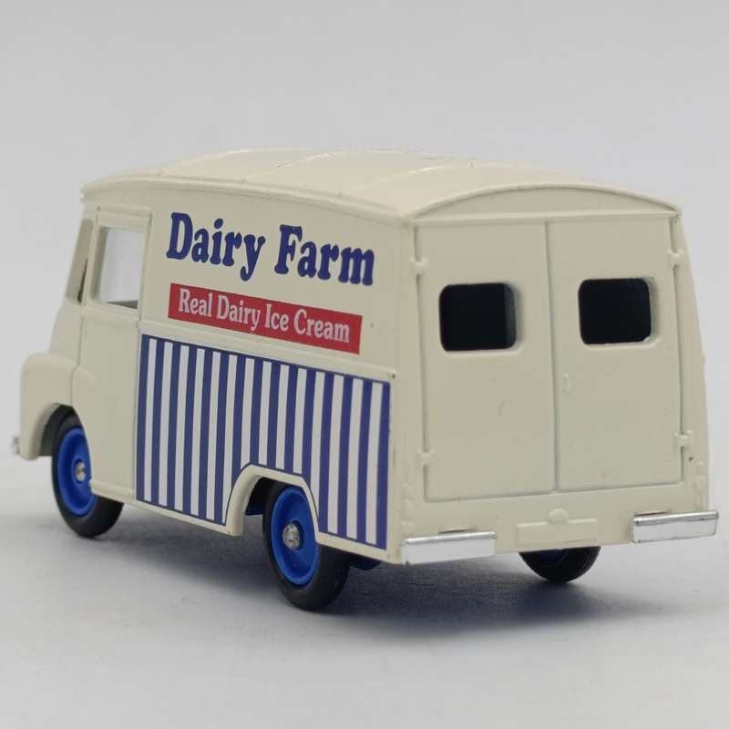 Lledo 1959 Morris LD 150 Dairy Farm die-cast delivery van model car in box