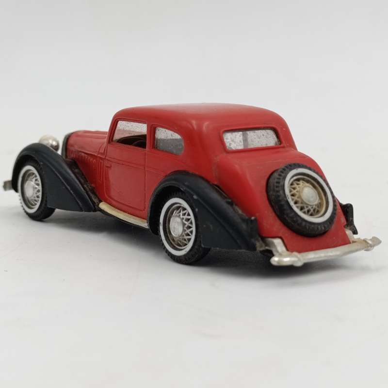 Guisval 1935 Delahaye 135 M classic plastic model car