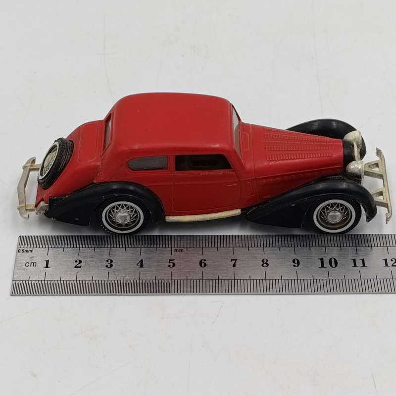 Guisval 1935 Delahaye 135 M classic plastic model car