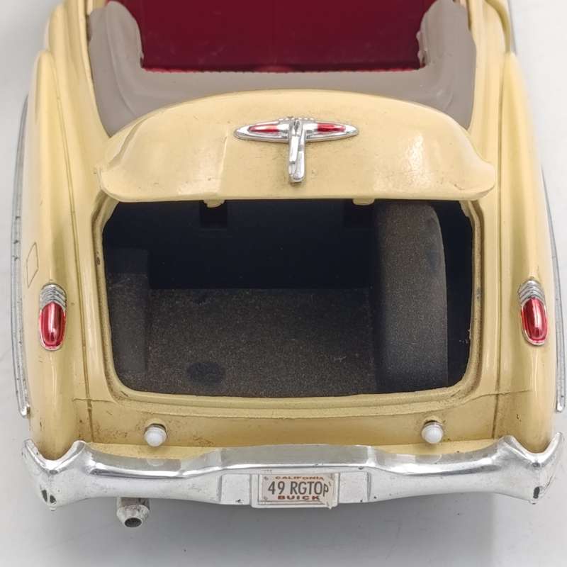 MotorMax 1949 Buick Eight Roadmaster Dynaflow die-cast model car-scale 1/18
