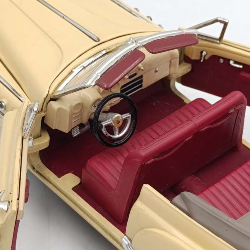MotorMax 1949 Buick Eight Roadmaster Dynaflow die-cast model car-scale 1/18