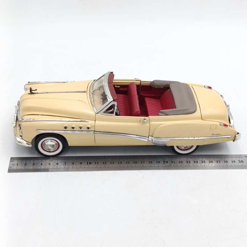 MotorMax 1949 Buick Eight Roadmaster Dynaflow die-cast model car-scale 1/18