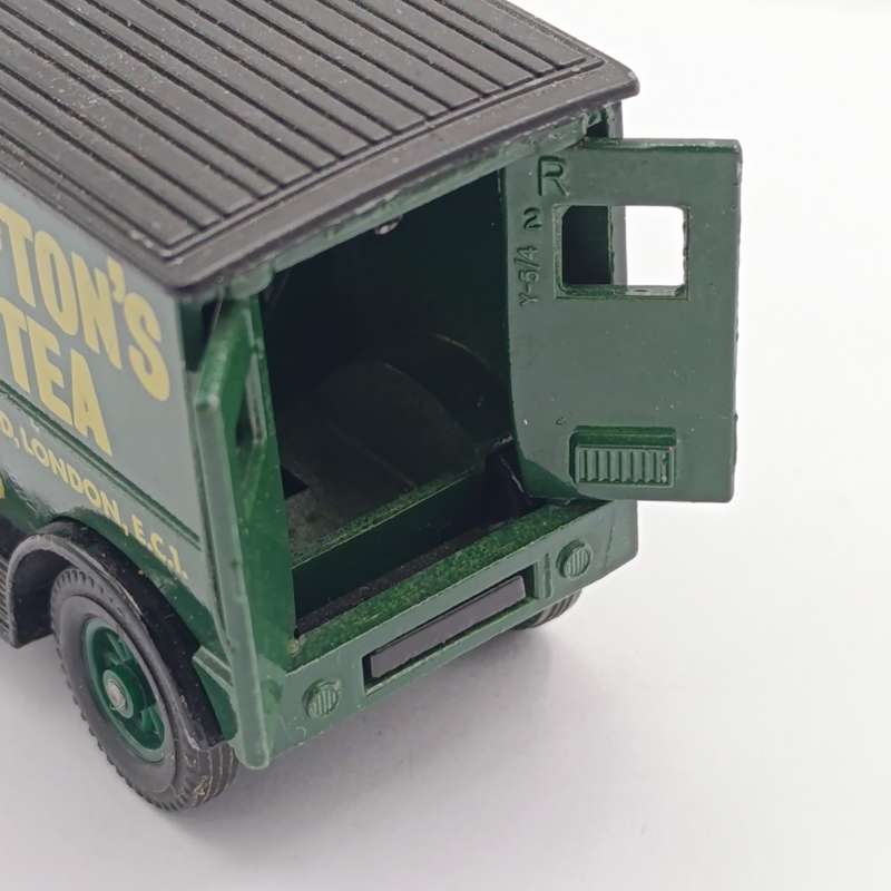 Matchbox 1927 Talbot van - Lipton's Tea - Models of Yesteryear