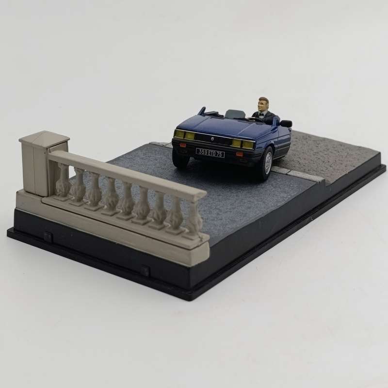 James Bond 007 Renault II Taxi die-cast model car - a view to a kill