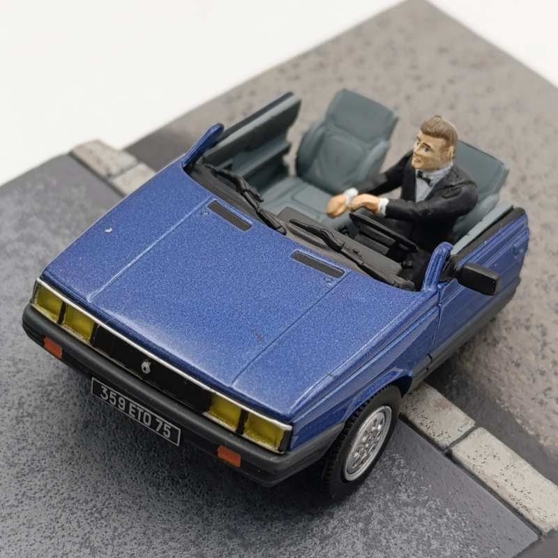 James Bond 007 Renault II Taxi die-cast model car - a view to a kill