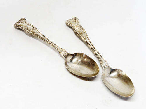 Pair of matching spoons - Queen's pattern - Hallmarked silver