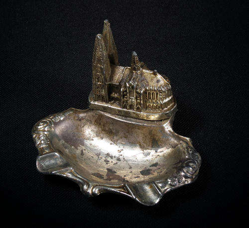 Vintage silverplated ashtray with manor house figurine - @ CRAZY R1 start