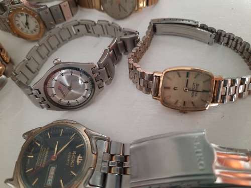 Lots of old vintage watches