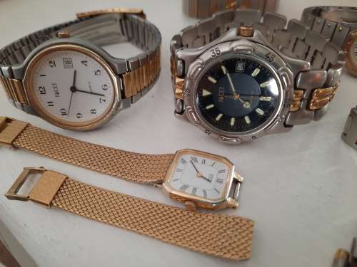 Lots of old vintage watches