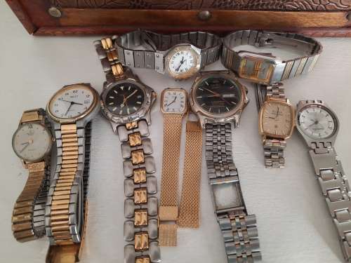 Lots of old vintage watches