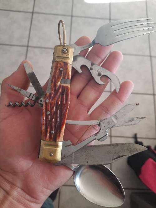 2 old  pocked knifes